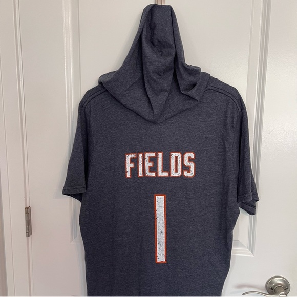 Men's Chicago Bears Justin Fields Name & Number Slim Fit Hoodie T-Shirt - Picture 5 of 10